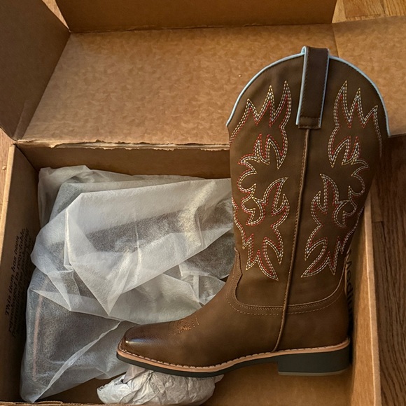 Brown Western Cowboy Boots with Embroidered Design - Picture 1 of 3